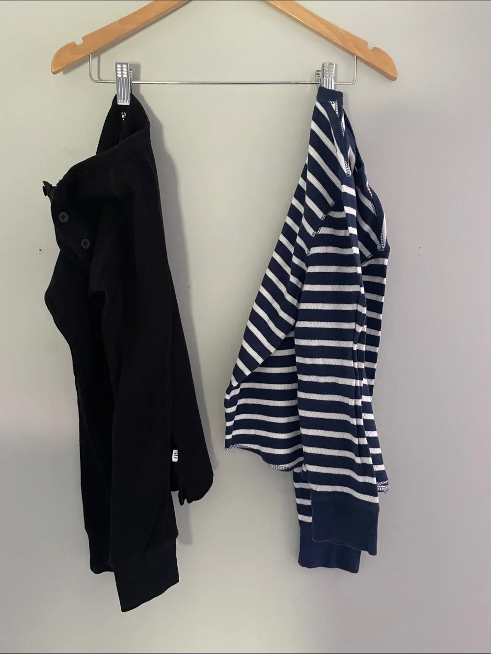 GAP boys Black thermal & Navy and White Striped tops size:M